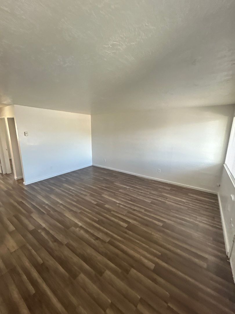 Albany, 2 Bed 1 Bath Apartment, W/S Paid, AVAILABLE NOW! property image