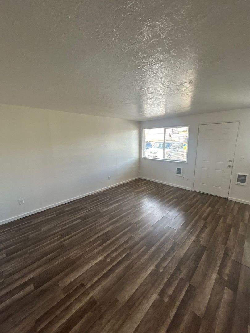 Albany, 2 Bed 1 Bath Apartment, W/S Paid, AVAILABLE NOW! property image