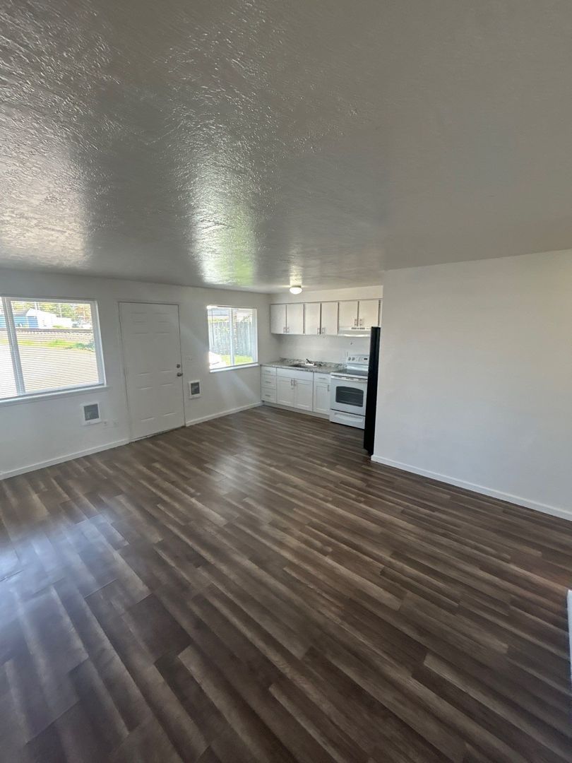 Albany, 2 Bed 1 Bath Apartment, W/S Paid, AVAILABLE NOW! property image