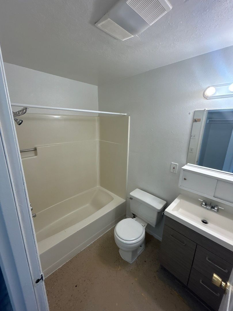 Albany, 2 Bed 1 Bath Apartment, W/S Paid, AVAILABLE NOW! property image