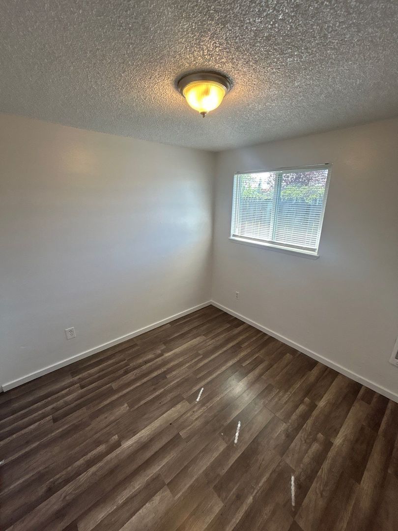 Albany, 2 Bed 1 Bath Apartment, W/S Paid, AVAILABLE NOW! property image