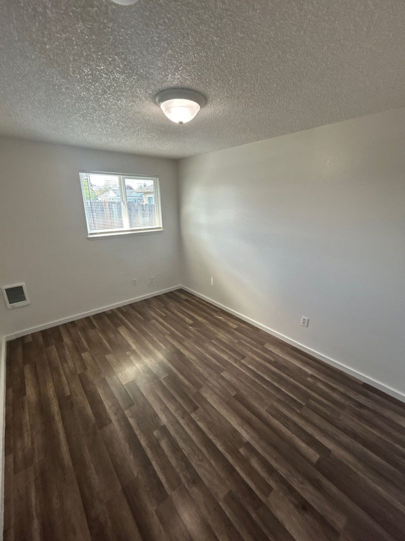 Albany, 2 Bed 1 Bath Apartment, W/S Paid, AVAILABLE NOW! property image