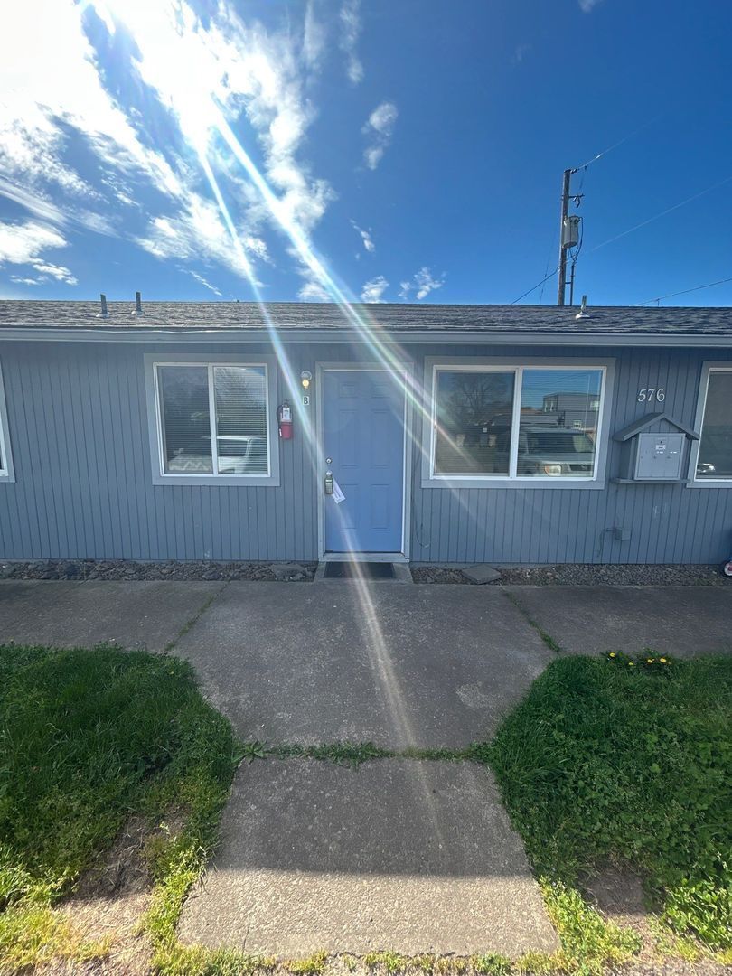 Albany, 2 Bed 1 Bath Apartment, W/S Paid, AVAILABLE NOW! property image