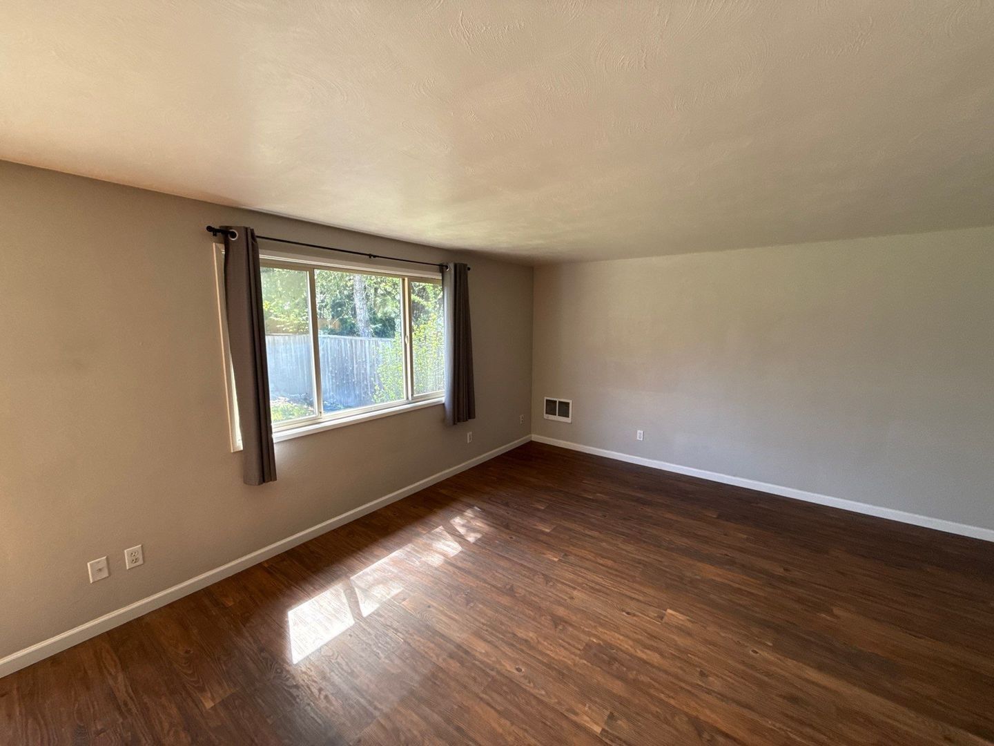 SE Salem, 3 Bedroom , 1 Bath, Half-Duplex, Solar Panels, COMING SOON! property image