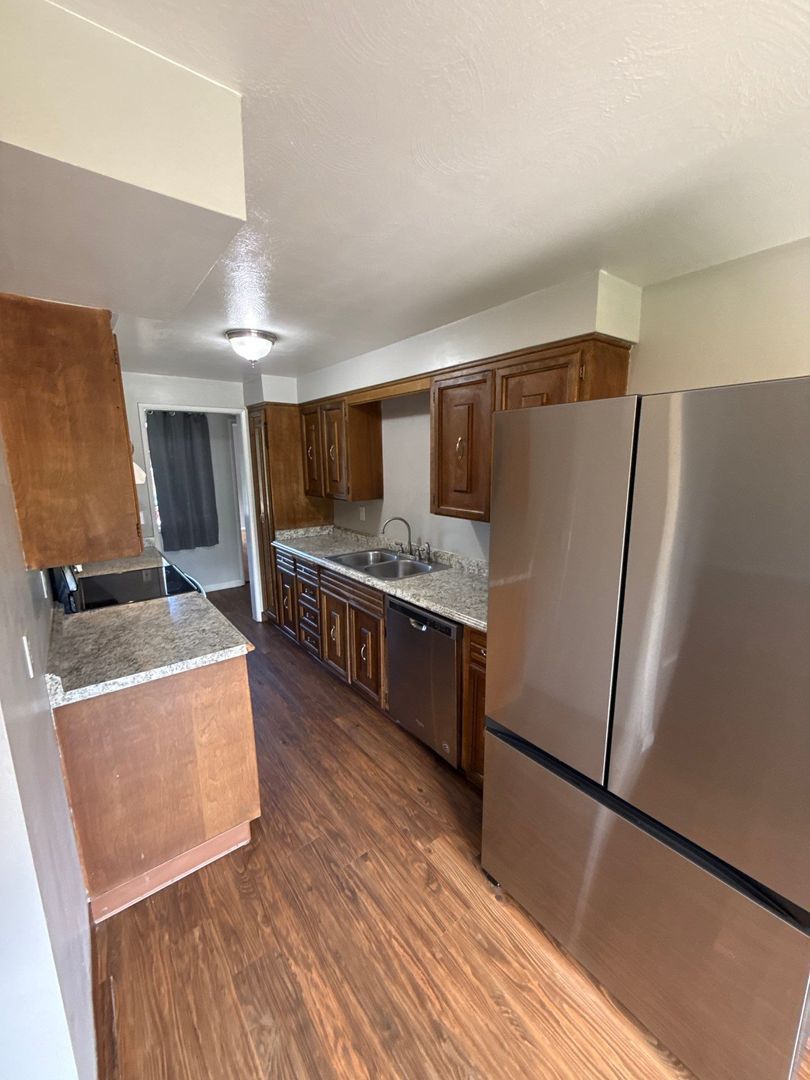 SE Salem, 3 Bedroom , 1 Bath, Half-Duplex, Solar Panels, COMING SOON! property image