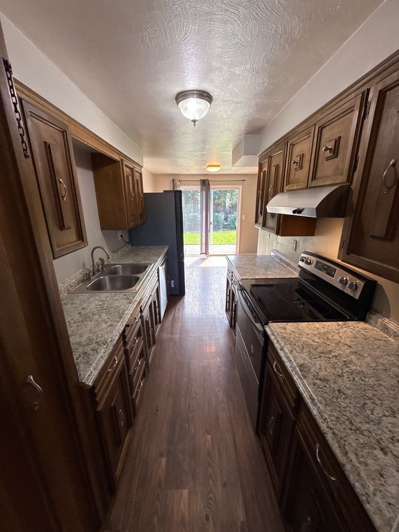 SE Salem, 3 Bedroom , 1 Bath, Half-Duplex, Solar Panels, COMING SOON! property image