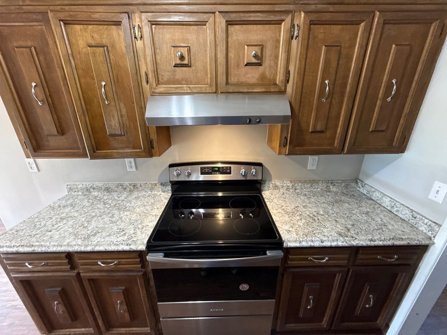 SE Salem, 3 Bedroom , 1 Bath, Half-Duplex, Solar Panels, COMING SOON! property image