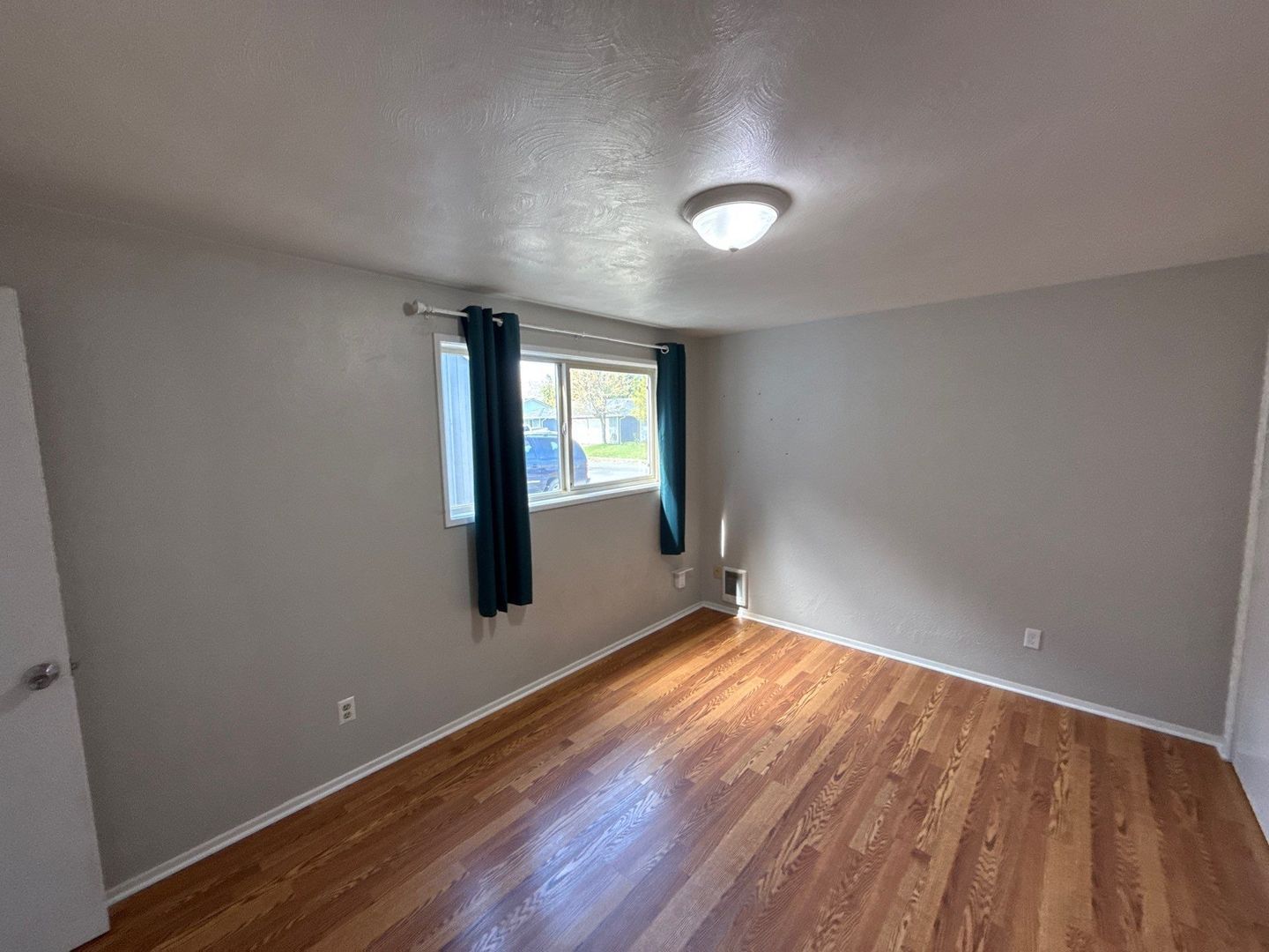 SE Salem, 3 Bedroom , 1 Bath, Half-Duplex, Solar Panels, COMING SOON! property image