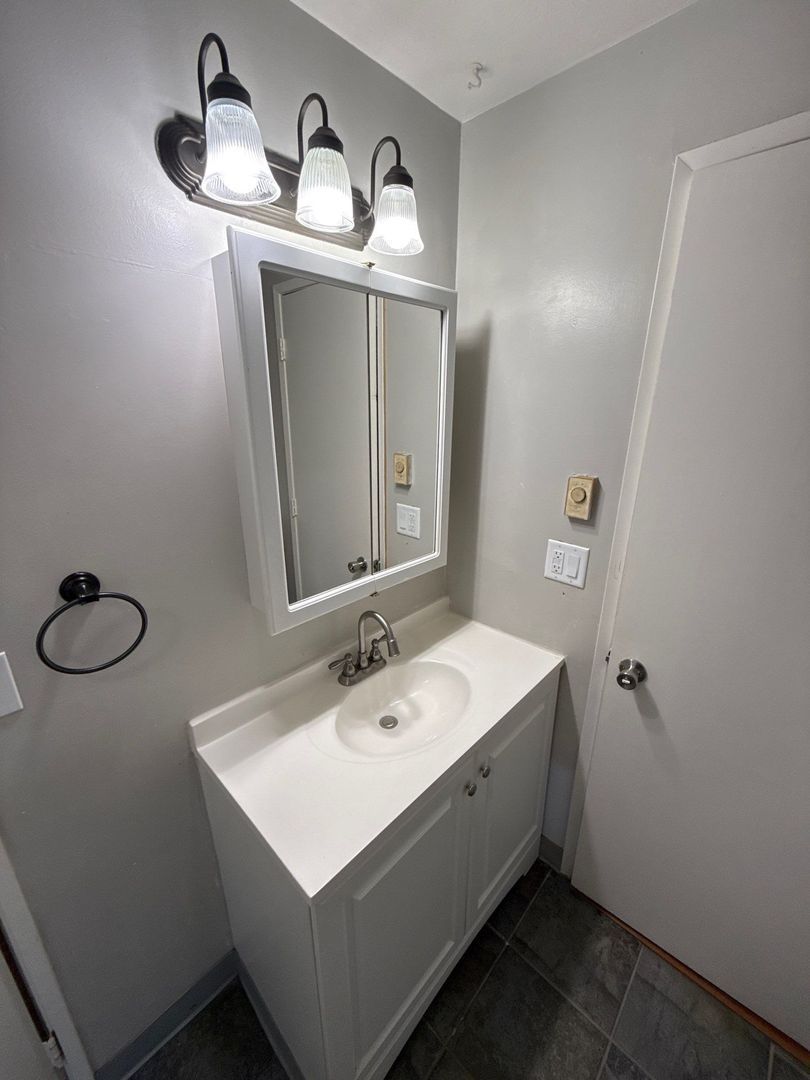 SE Salem, 3 Bedroom , 1 Bath, Half-Duplex, Solar Panels, COMING SOON! property image