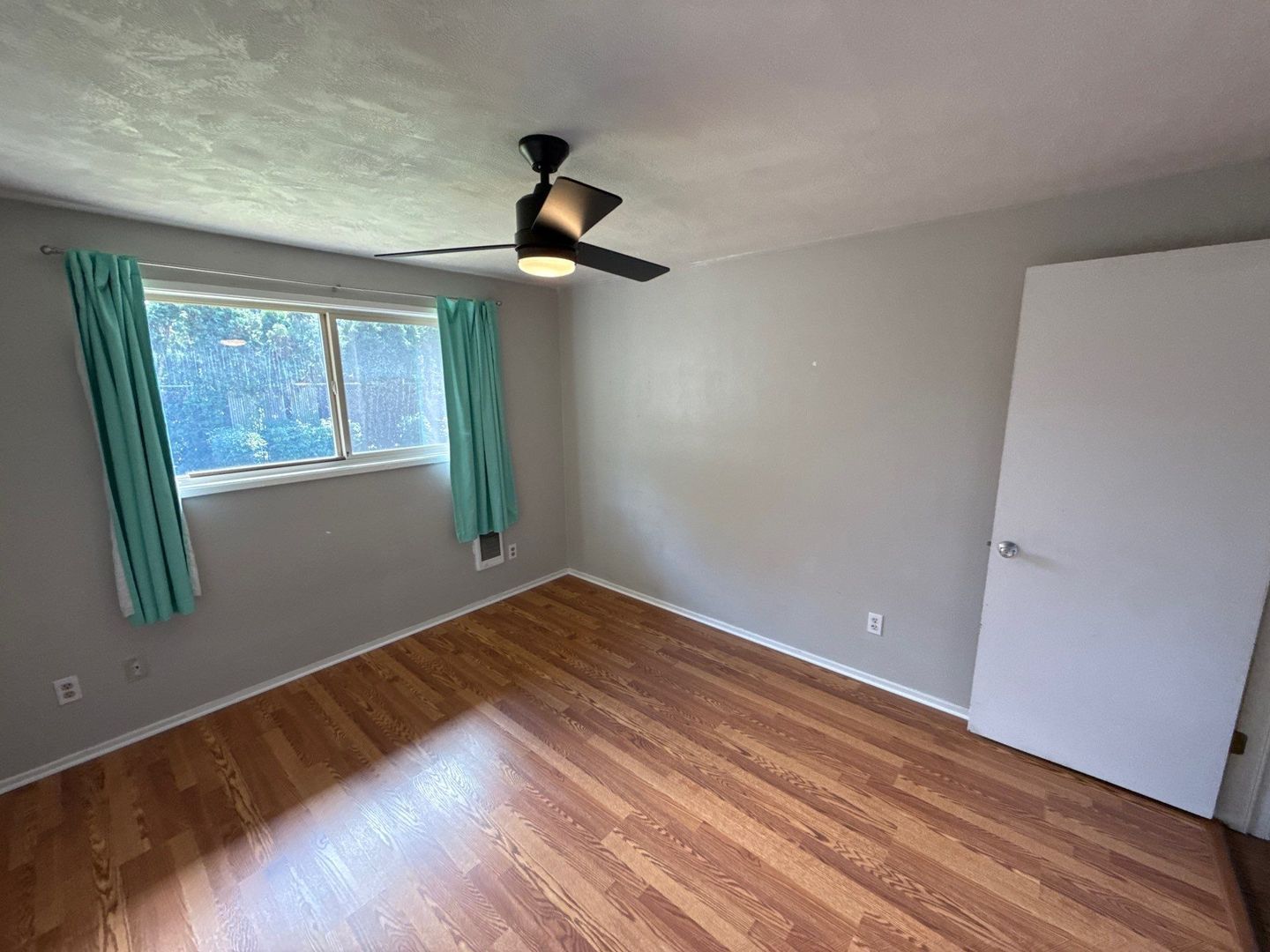 SE Salem, 3 Bedroom , 1 Bath, Half-Duplex, Solar Panels, COMING SOON! property image