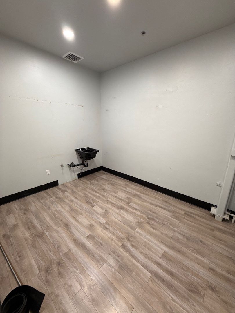 Office Space for Rent, Lease Terms Negotiable, AVAILABLE NOW! property image