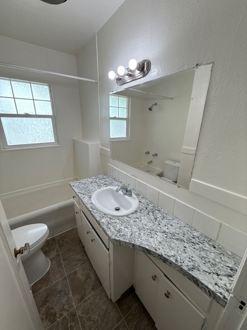 NE Salem 2 Beds, 1 Bath, 1 Story Single Family Home, AVAILABLE NOW! property image