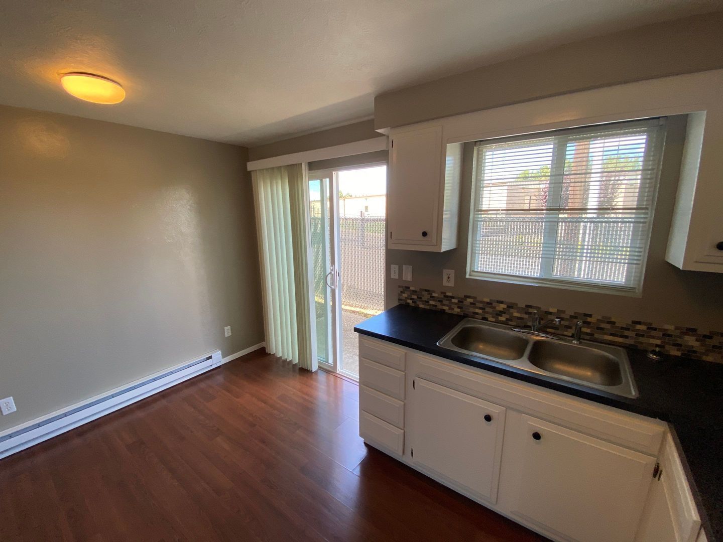 SE Dallas 2 Bed, 1 Bath, Apartment, Water/Sewer/Garbage Paid, COMING SOON! property image