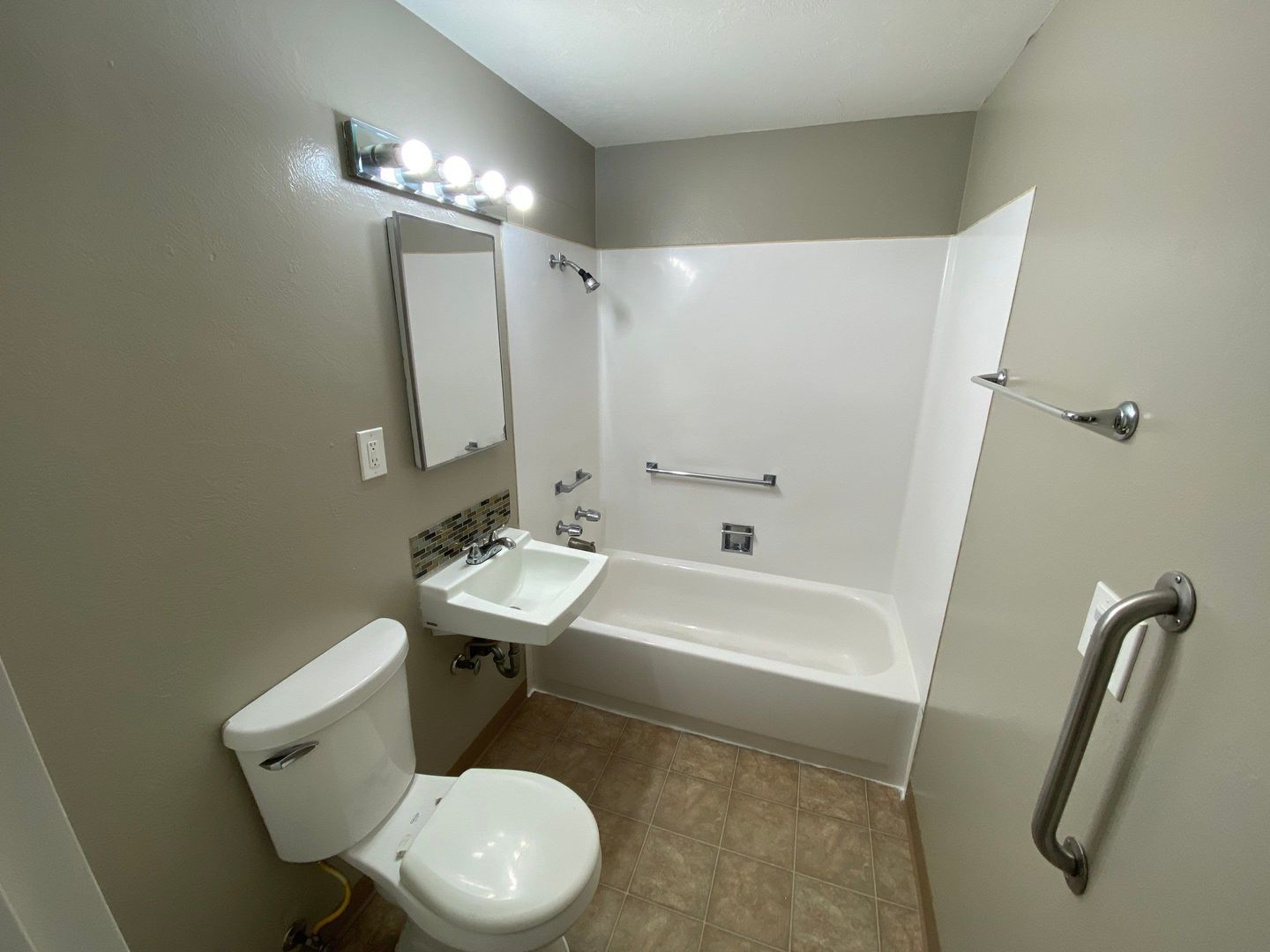 SE Dallas 2 Bed, 1 Bath, Apartment, Water/Sewer/Garbage Paid, COMING SOON! property image