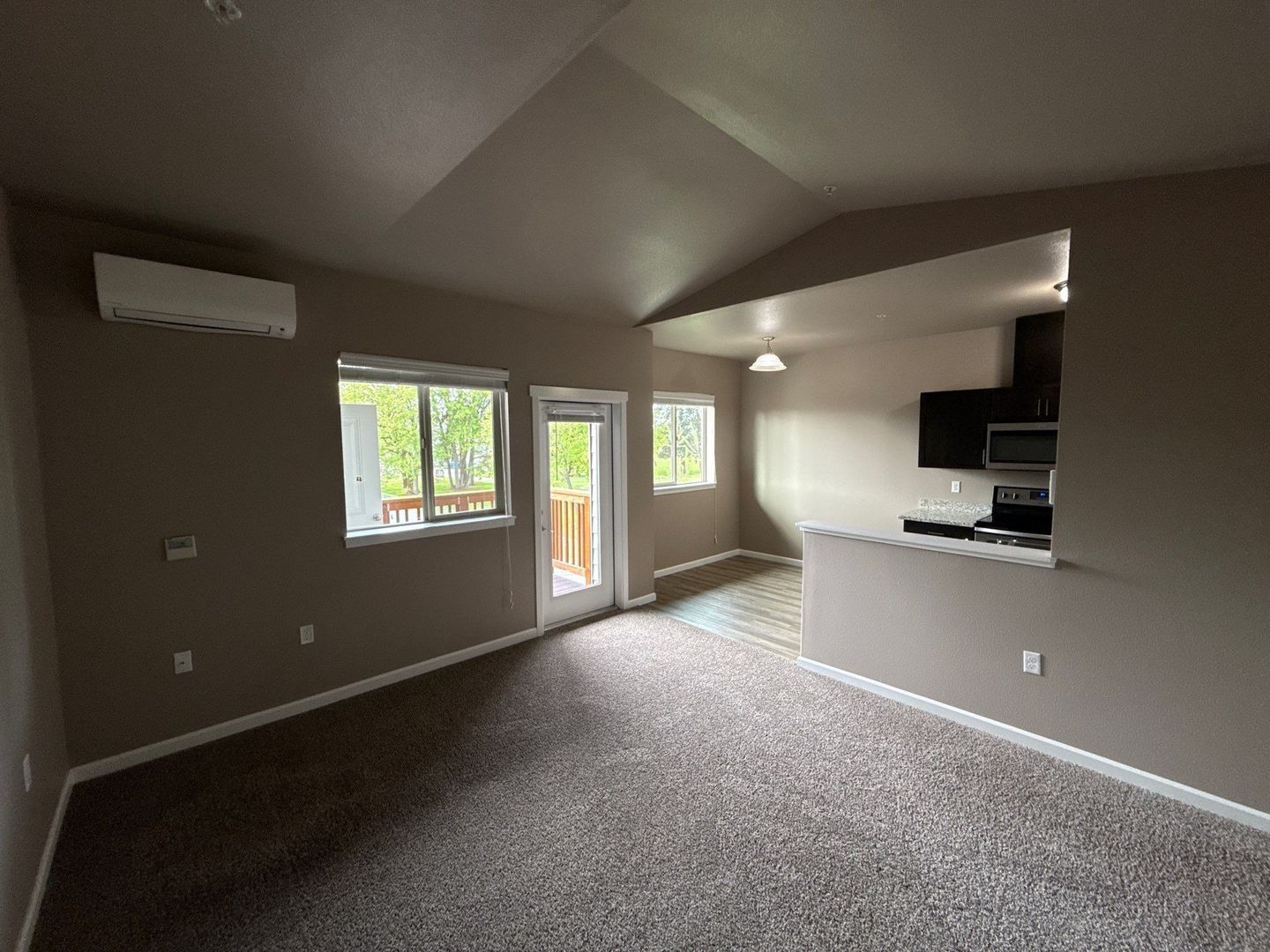 $99 Move-In & $1,190 Special | 3rd Floor 1BR/1BA NE Salem | AC | AVAILABLE NOW property image
