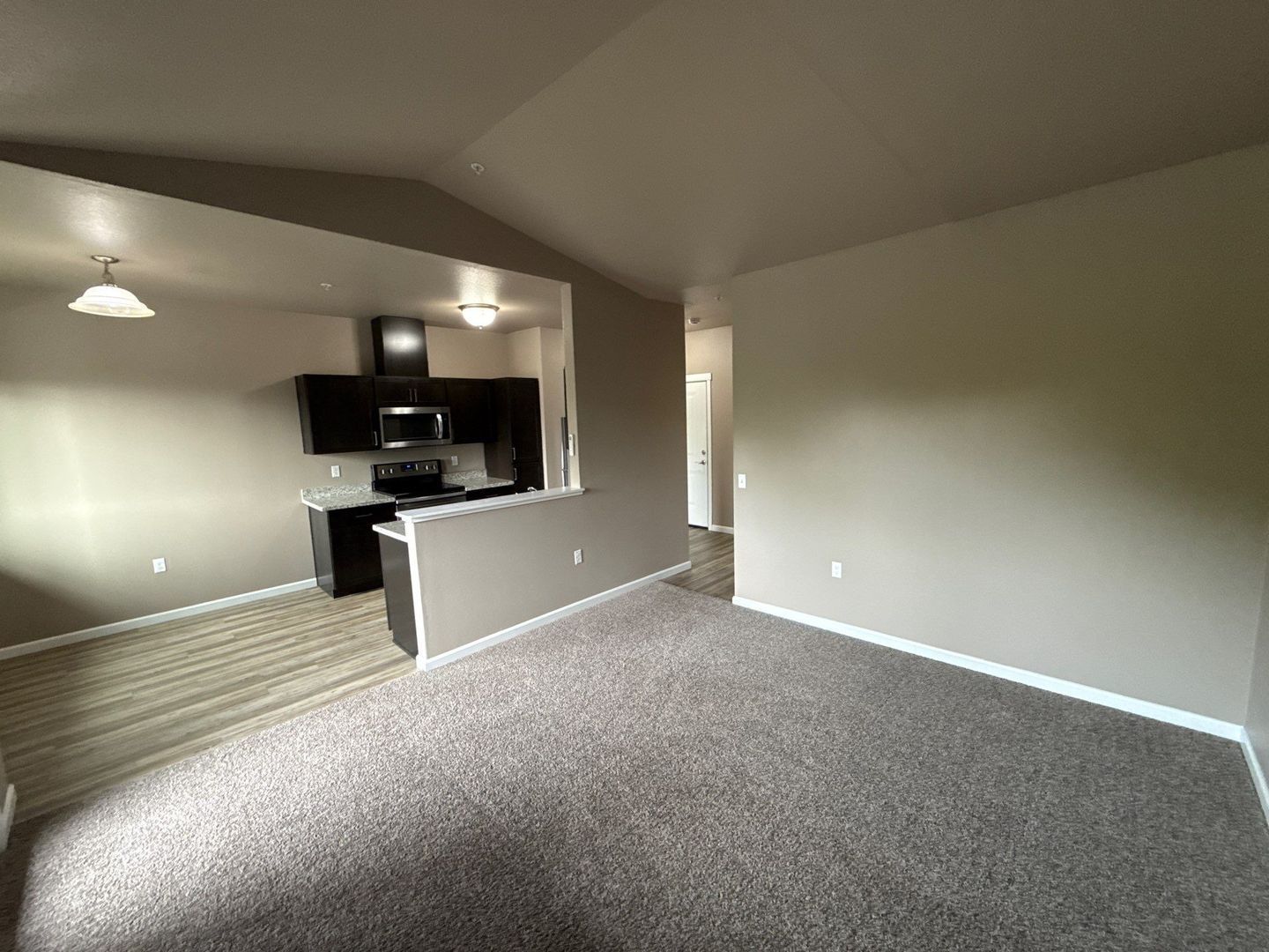 $99 Move-In & $1,190 Special | 3rd Floor 1BR/1BA NE Salem | AC | AVAILABLE NOW property image