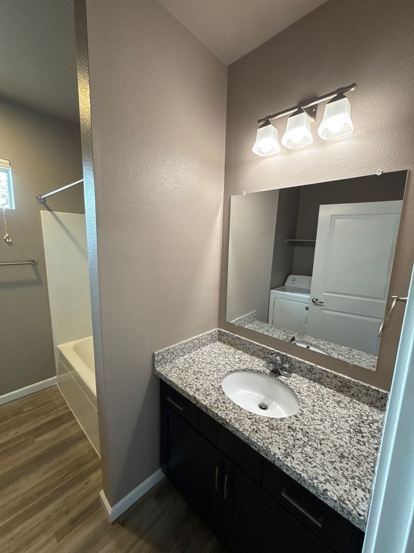 $99 Move-In & $1,190 Special | 3rd Floor 1BR/1BA NE Salem | AC | AVAILABLE NOW property image