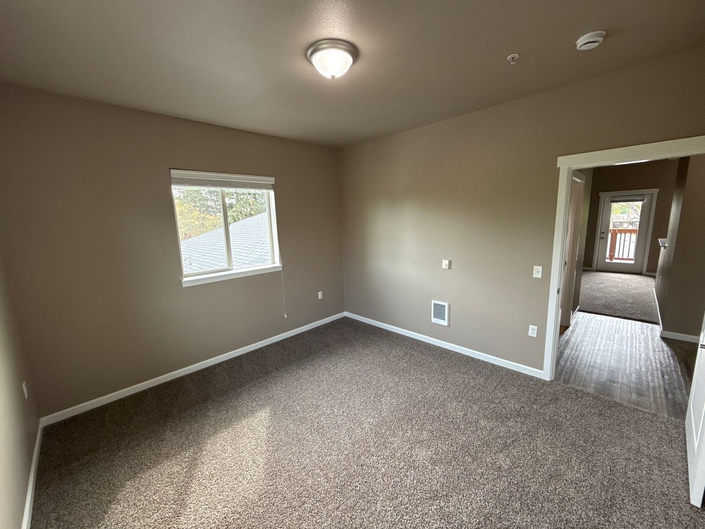 $99 Move-In & $1,190 Special | 3rd Floor 1BR/1BA NE Salem | AC | AVAILABLE NOW property image