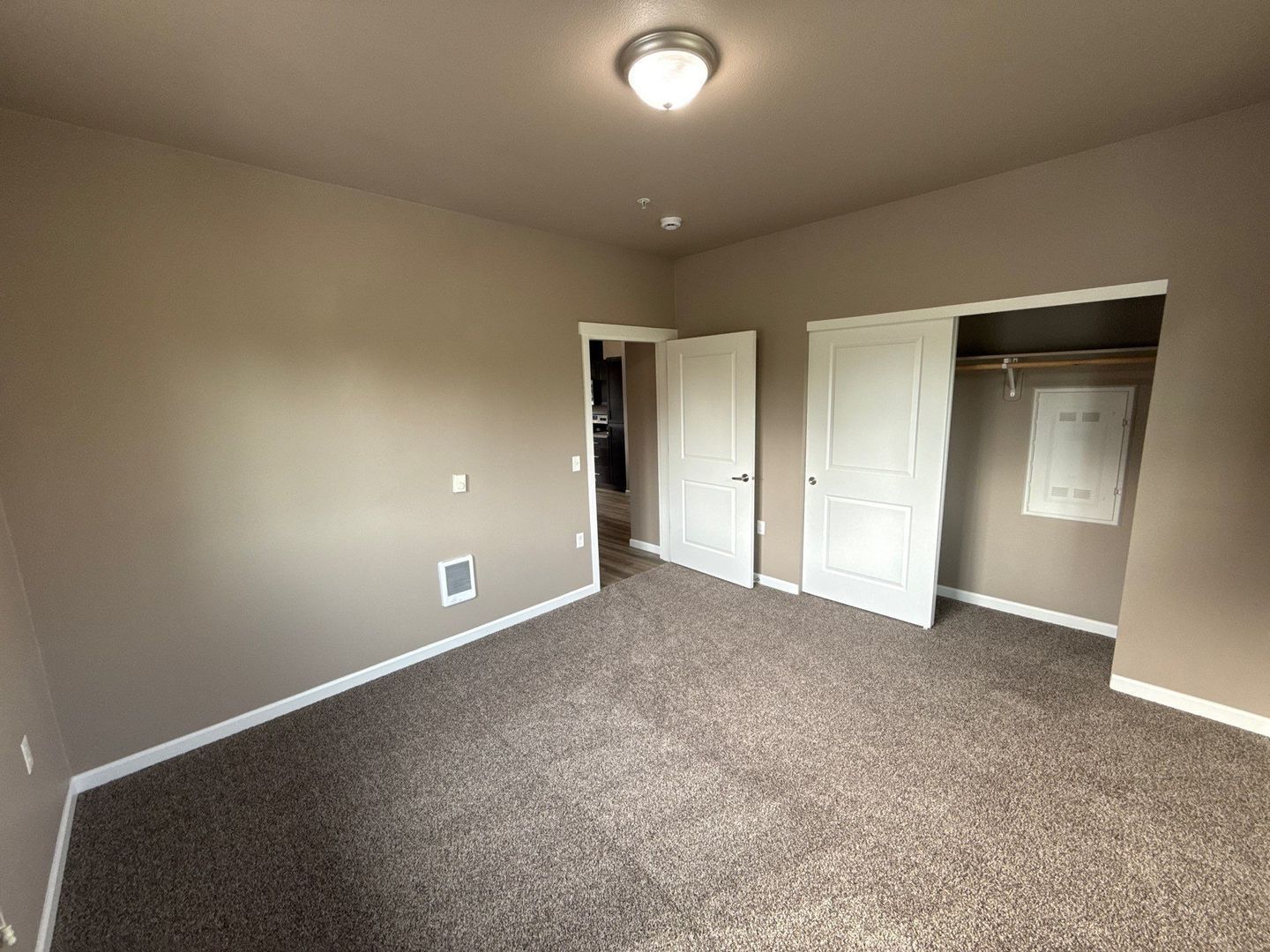 $99 Move-In & $1,190 Special | 3rd Floor 1BR/1BA NE Salem | AC | AVAILABLE NOW property image