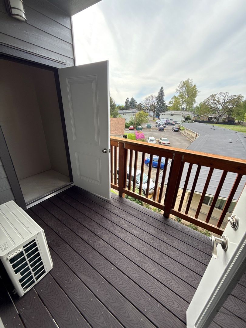 $99 Move-In & $1,190 Special | 3rd Floor 1BR/1BA NE Salem | AC | AVAILABLE NOW property image