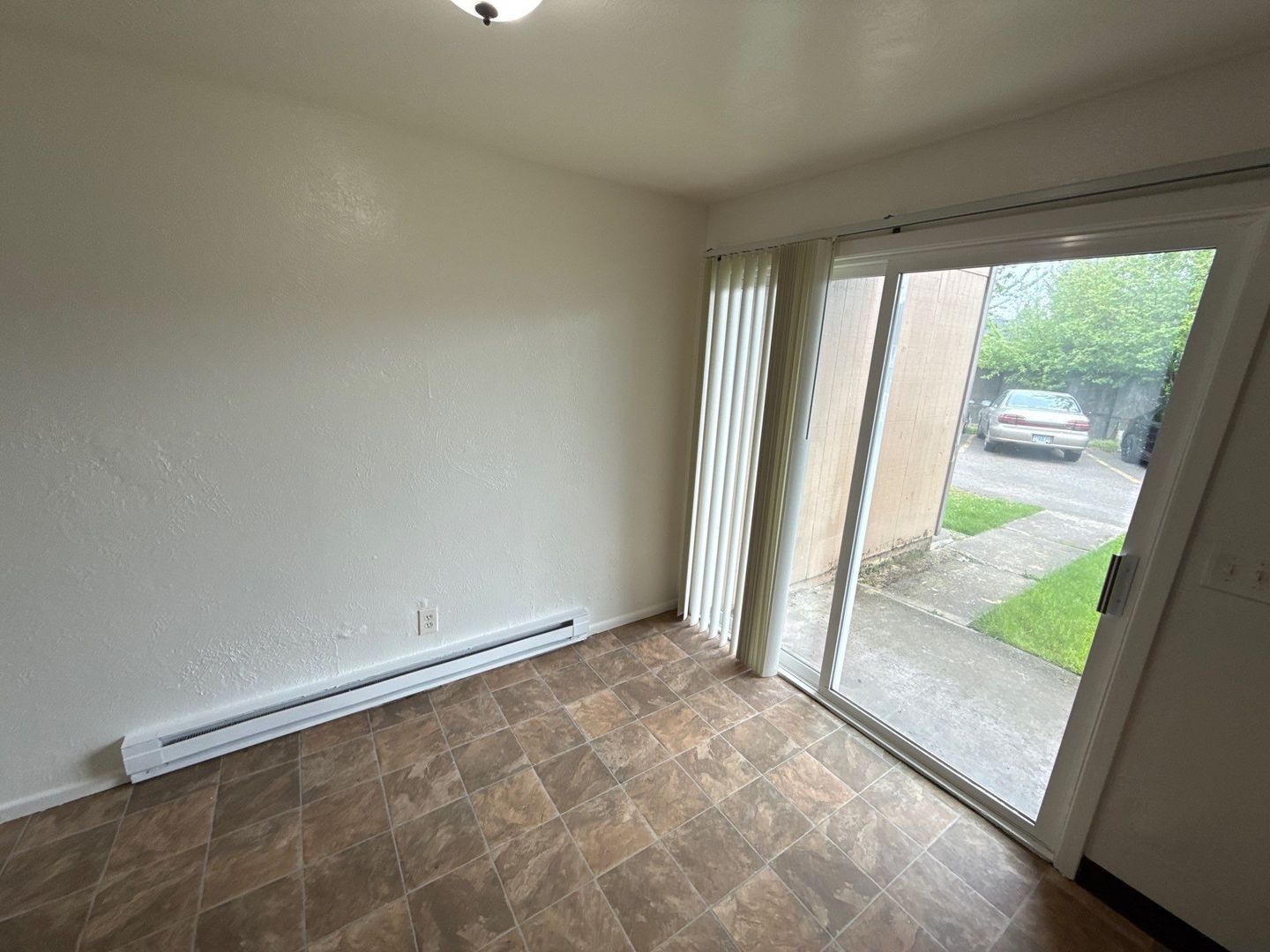 $1,095 First 3 Months, NE Salem, 2 Bed, 1 Bath, 1st Floor Apartment, AVAILABLE NOW! property image