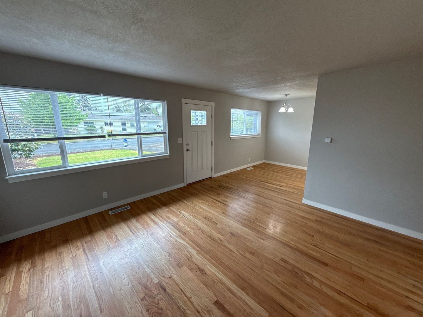 Salem 3 Bed, 1 Bath, Single Family Home | AVAILABLE NOW! property image