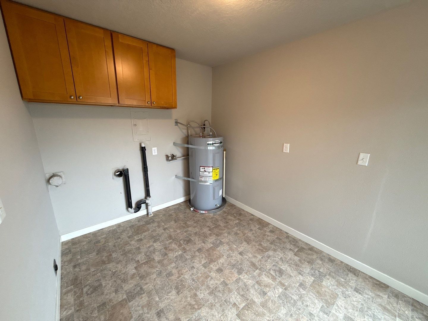 Salem 3 Bed, 1 Bath, Single Family Home | AVAILABLE NOW! property image