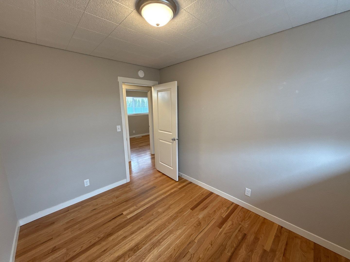 Salem 3 Bed, 1 Bath, Single Family Home | AVAILABLE NOW! property image