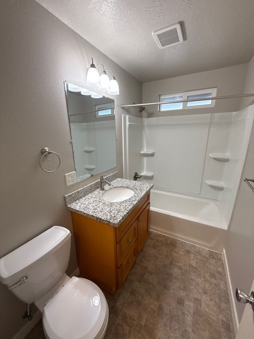 Salem 3 Bed, 1 Bath, Single Family Home | AVAILABLE NOW! property image