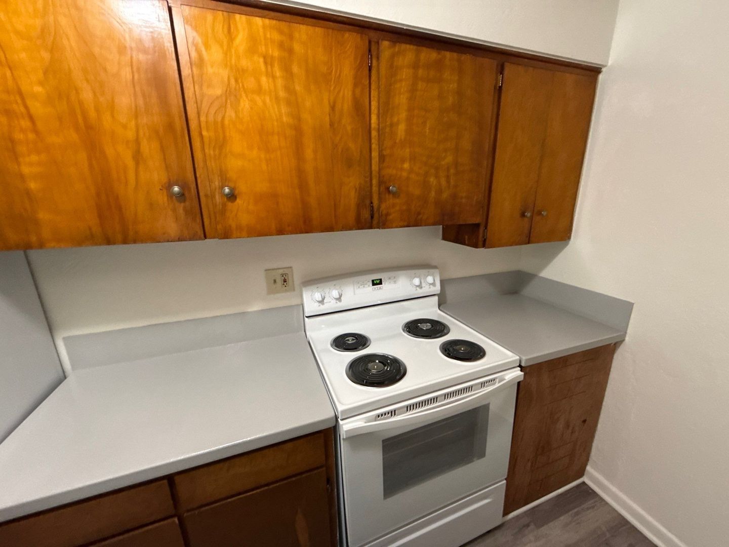 SE Salem, 1 Bed, 1 Bath 1 Story Complex | AVAILABLE NOW! property image