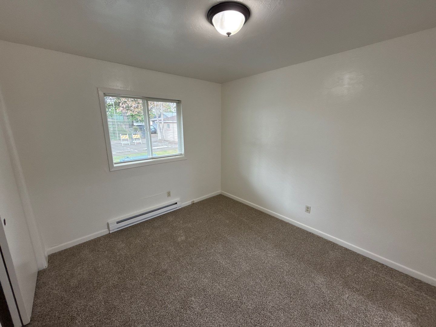 SE Salem, 1 Bed, 1 Bath 1 Story Complex | AVAILABLE NOW! property image