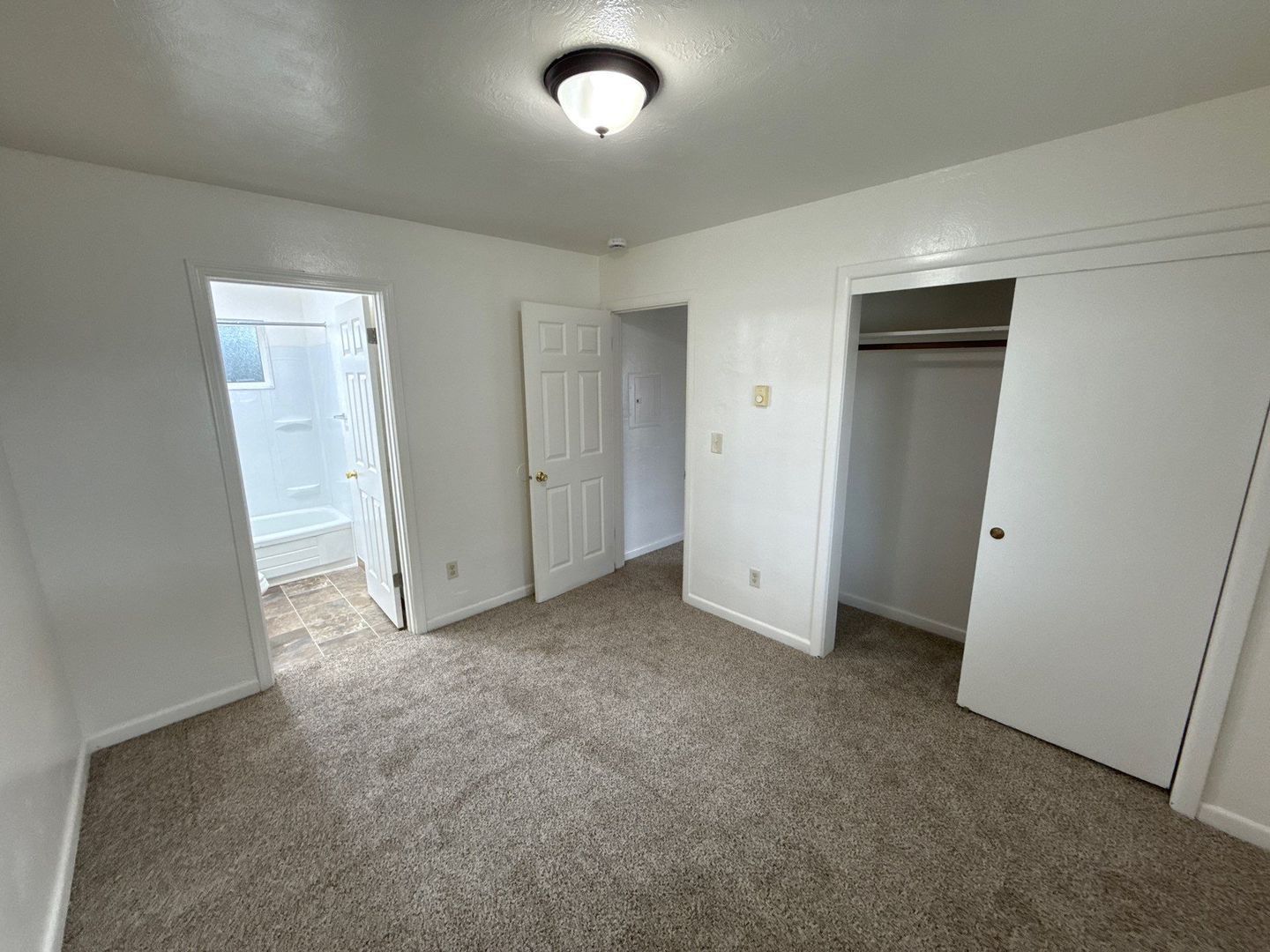 SE Salem, 1 Bed, 1 Bath 1 Story Complex | AVAILABLE NOW! property image