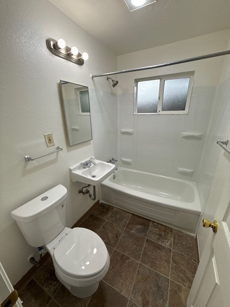 SE Salem, 1 Bed, 1 Bath 1 Story Complex | AVAILABLE NOW! property image