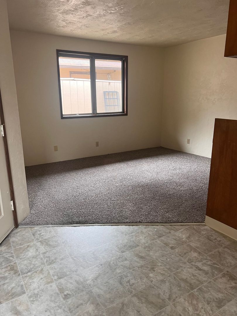 Eugene 1 Bed 1 Bath Apartment, W/S/G Included, AVAILABLE NOW! property image