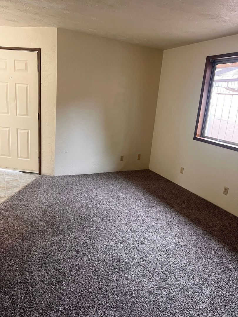 Eugene 1 Bed 1 Bath Apartment, W/S/G Included, AVAILABLE NOW! property image