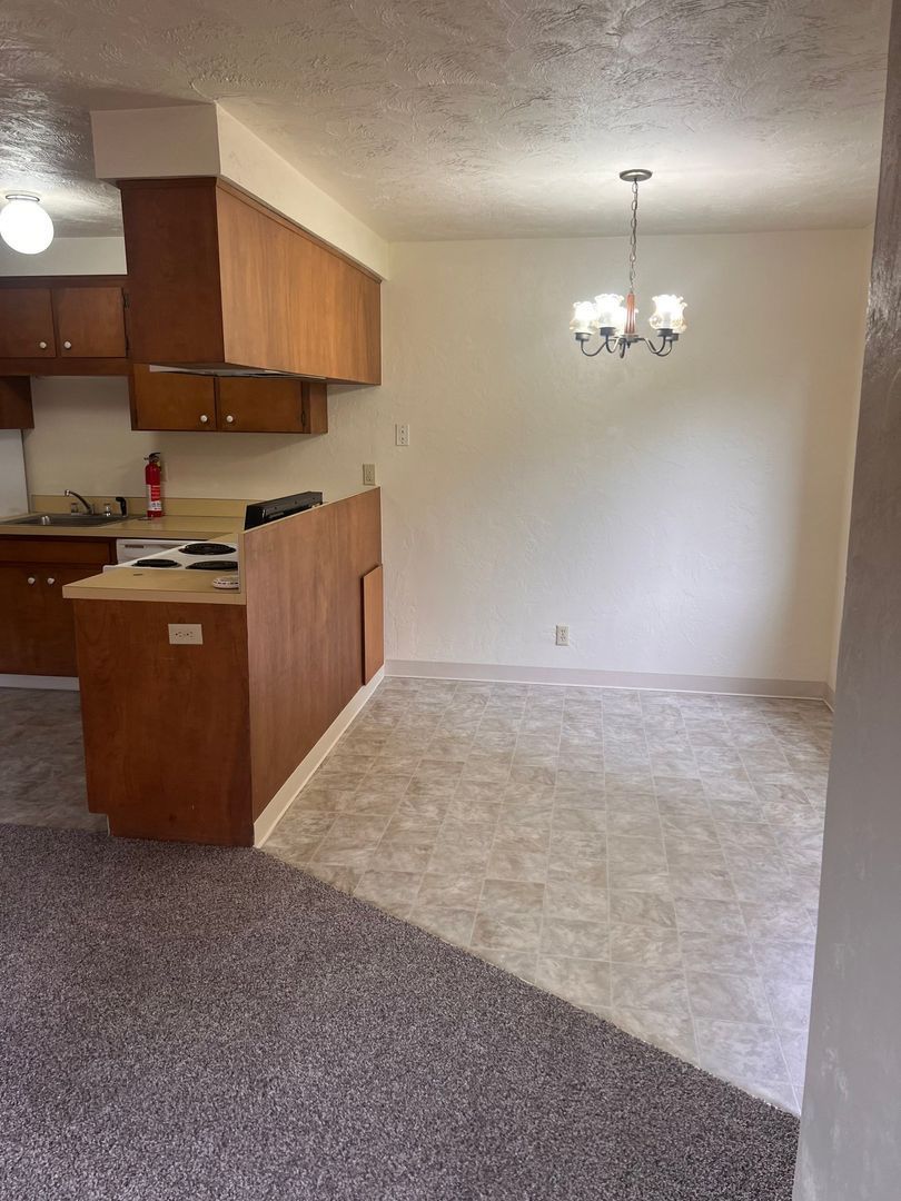Eugene 1 Bed 1 Bath Apartment, W/S/G Included, AVAILABLE NOW! property image