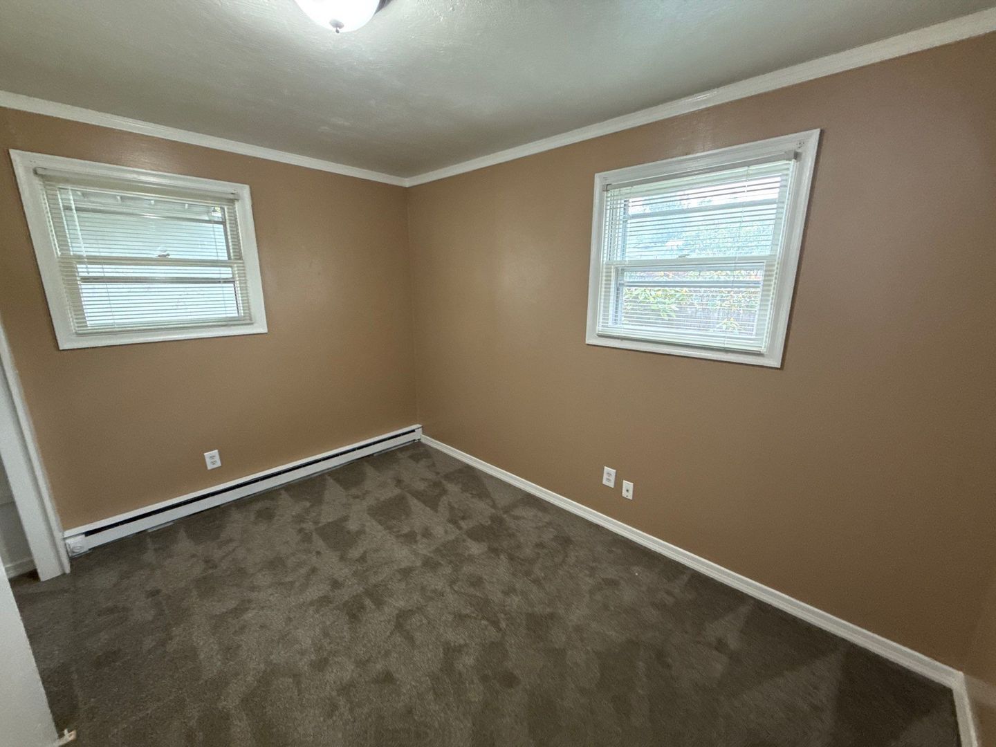 SE Salem 2 Bed 1 Bath Duplex, Washer & Dryer Hookups, AVAILABLE NOW! property image