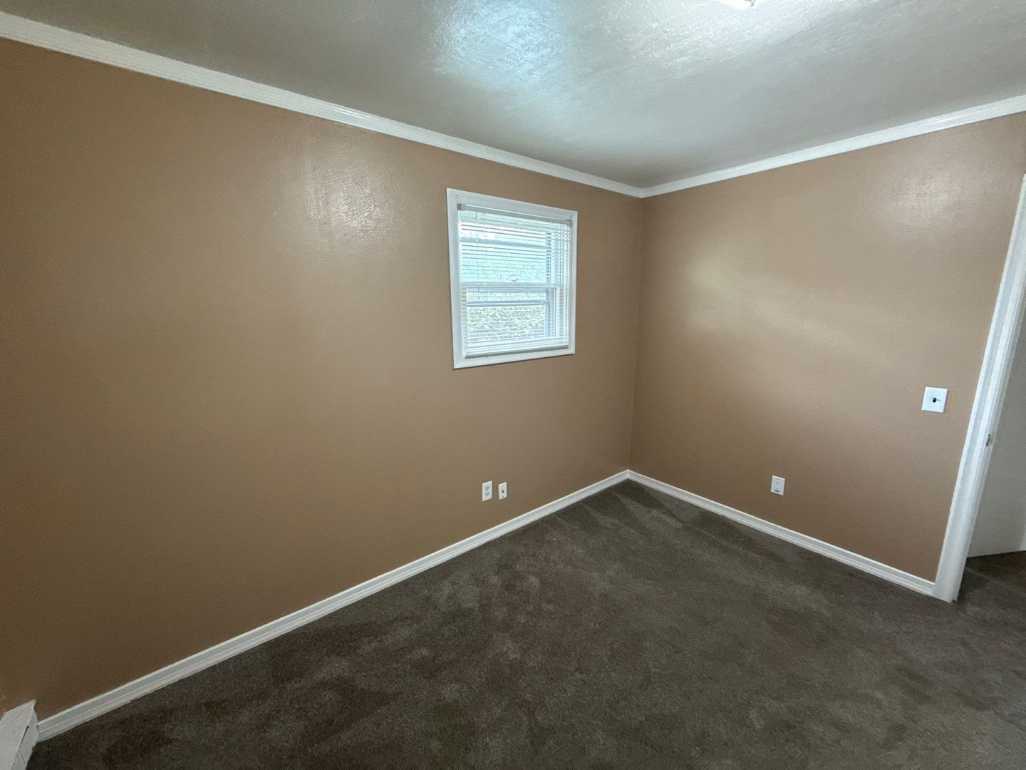 SE Salem 2 Bed 1 Bath Duplex, Washer & Dryer Hookups, AVAILABLE NOW! property image