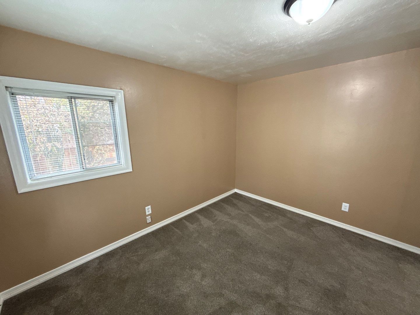 SE Salem 2 Bed 1 Bath Duplex, Washer & Dryer Hookups, AVAILABLE NOW! property image