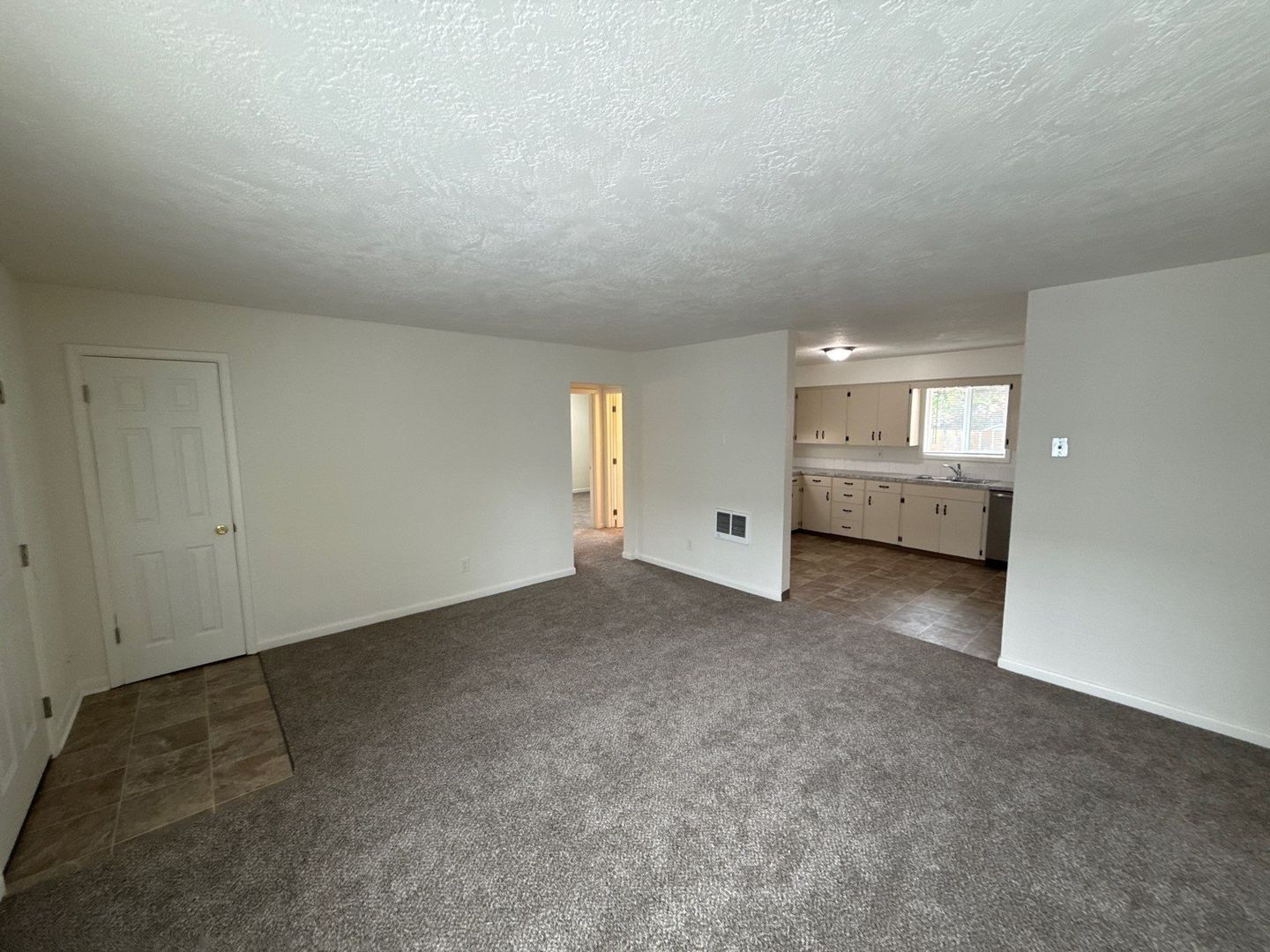 SPACIOUS SE. Salem 2 Bed, 1 Bath, Apartment | AVAILABLE NOW! property image