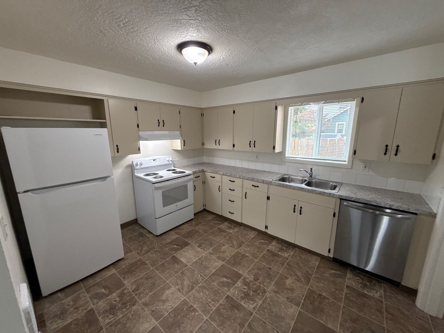 SPACIOUS SE. Salem 2 Bed, 1 Bath, Apartment | AVAILABLE NOW! property image