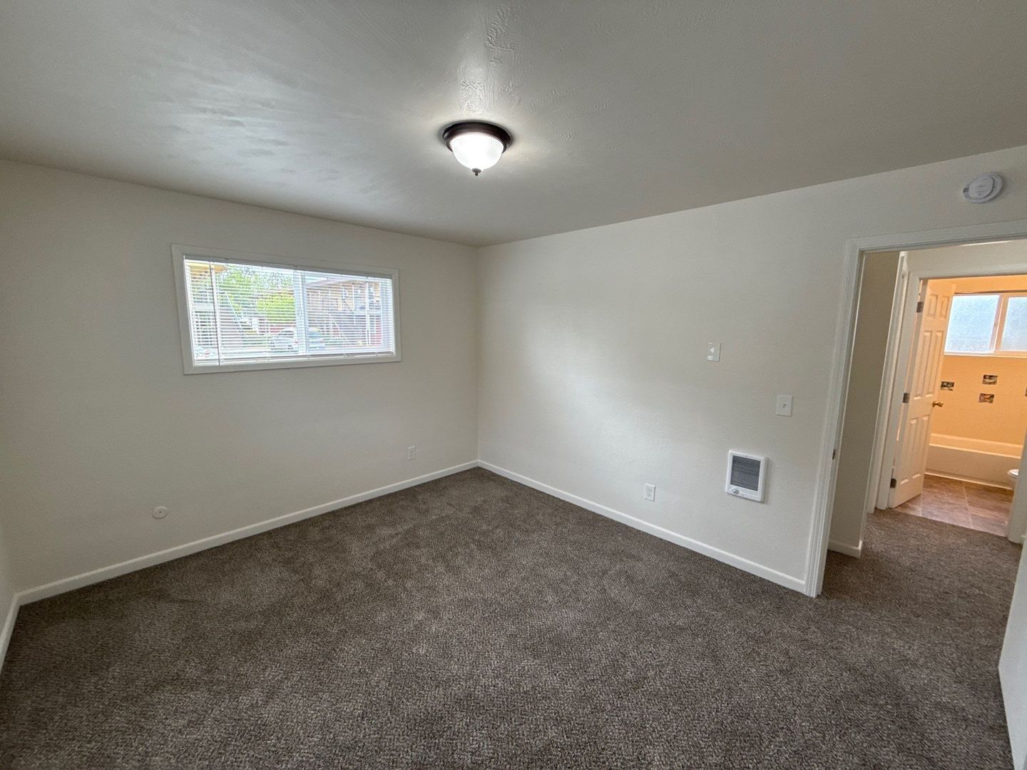 SPACIOUS SE. Salem 2 Bed, 1 Bath, Apartment | AVAILABLE NOW! property image