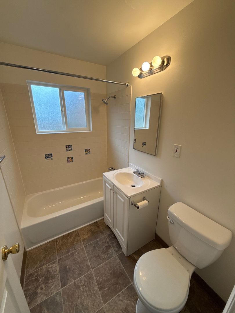 SPACIOUS SE. Salem 2 Bed, 1 Bath, Apartment | AVAILABLE NOW! property image