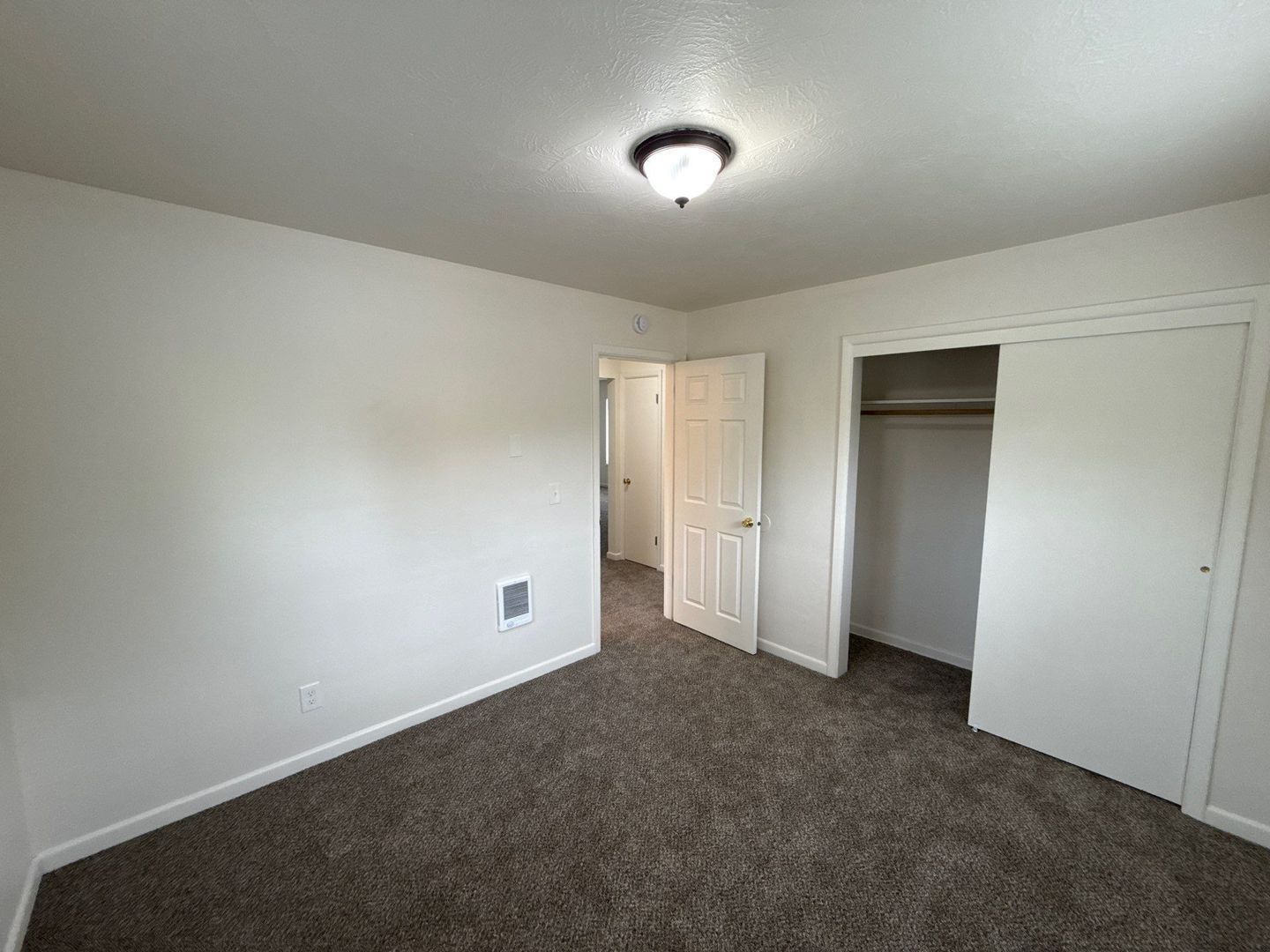 SPACIOUS SE. Salem 2 Bed, 1 Bath, Apartment | AVAILABLE NOW! property image