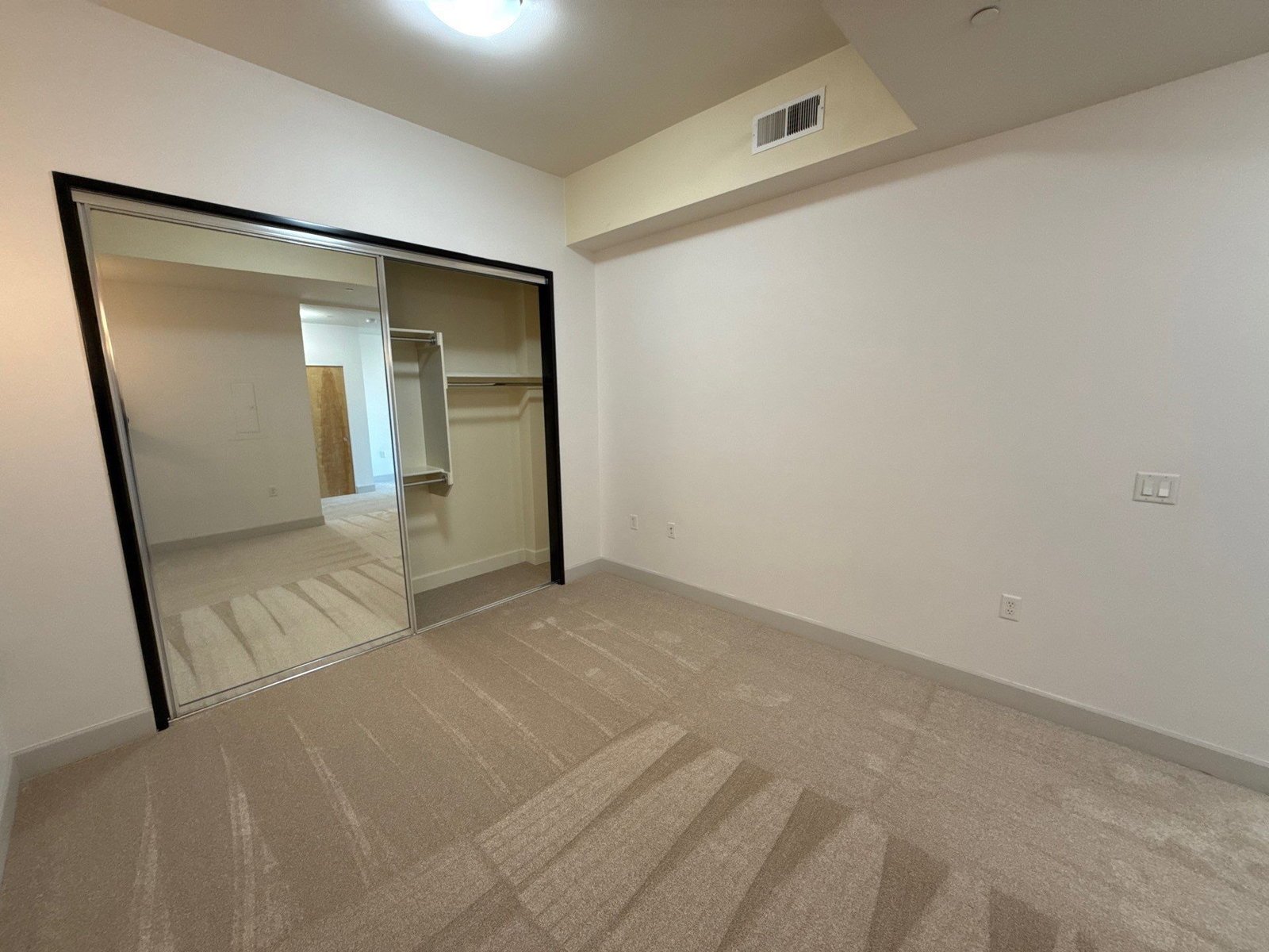 $1,395 First 3 Months Downtown Salem, Alcove Studio, 1 Bath, w/Washer & Dryer in Unit, CALL TO SCHEDULE A VIEWING, AVAILABLE NOW! property image