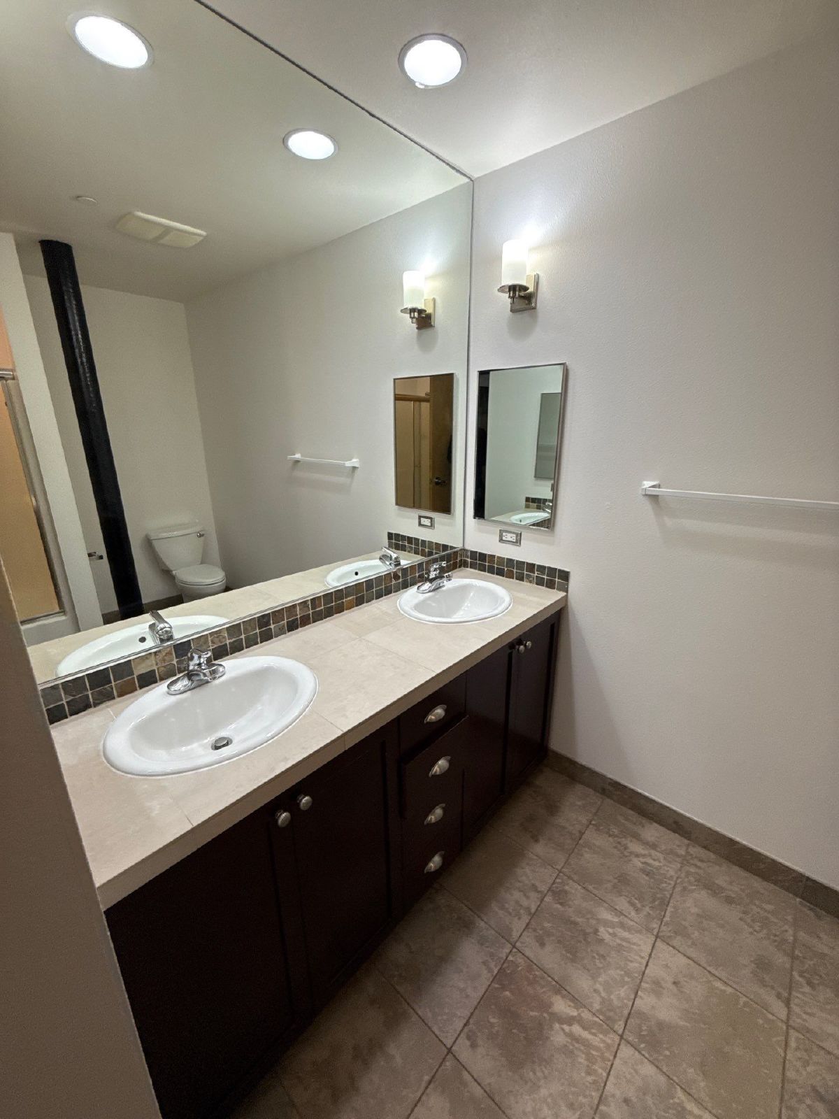 High-End Bi-Level Loft: 1 Bedroom + 2 Full Baths in the Heart of Salem, AVAILABLE NOW property image