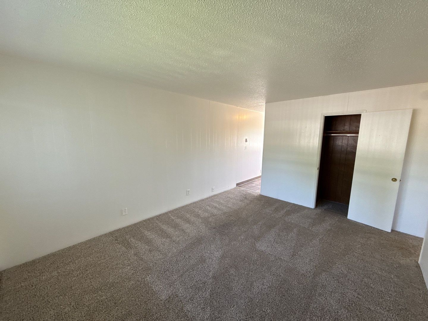 SW Dallas 2 Bed, 1 Bath, 2nd Floor Apartment, W/S/G Paid, AVAILABLE NOW! property image