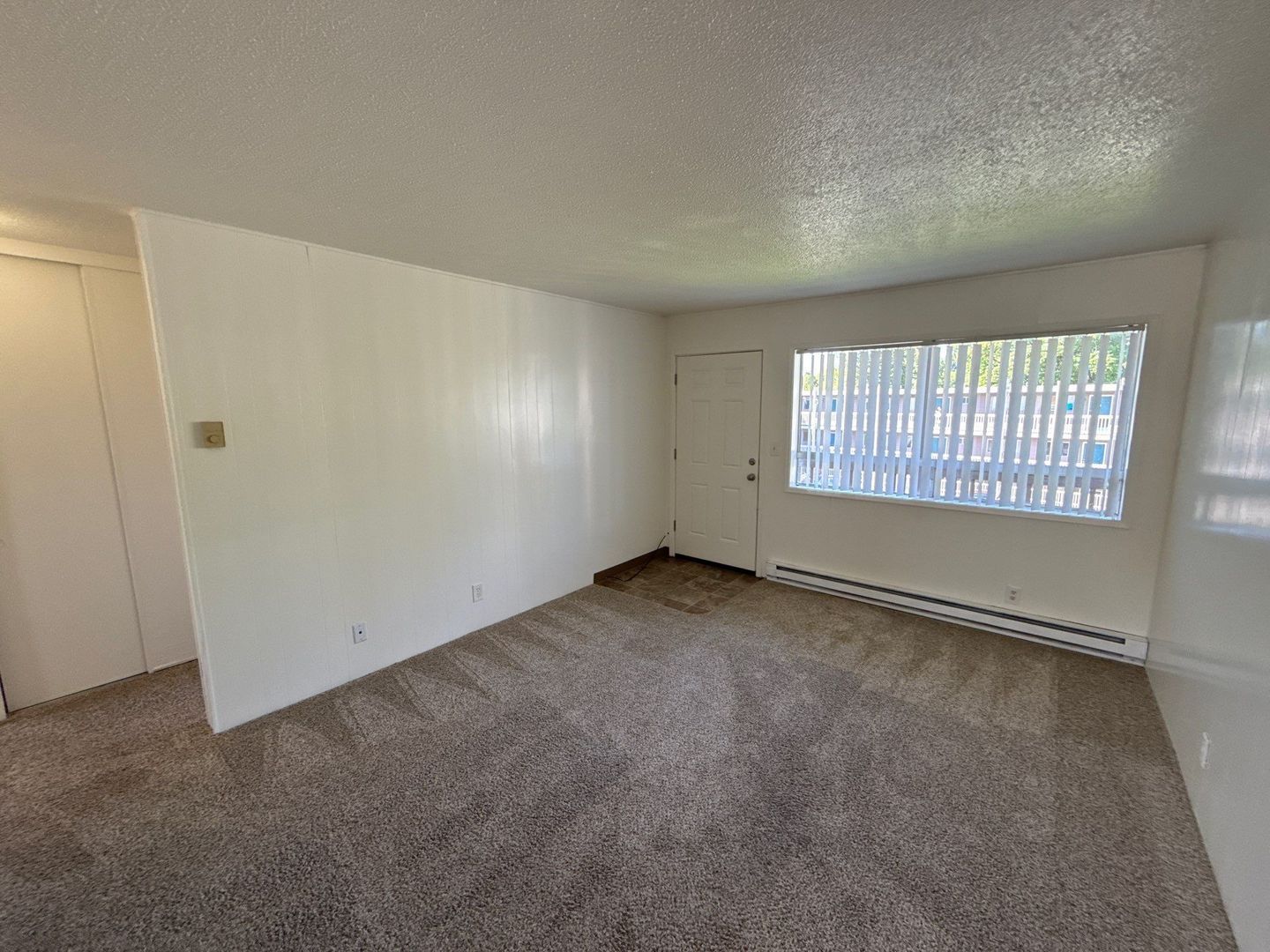 SW Dallas 2 Bed, 1 Bath, 2nd Floor Apartment, W/S/G Paid, AVAILABLE NOW! property image