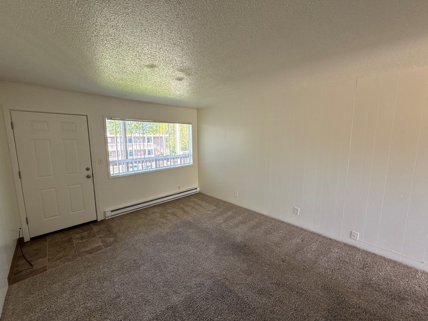 SW Dallas 2 Bed, 1 Bath, 2nd Floor Apartment, W/S/G Paid, AVAILABLE NOW! property image