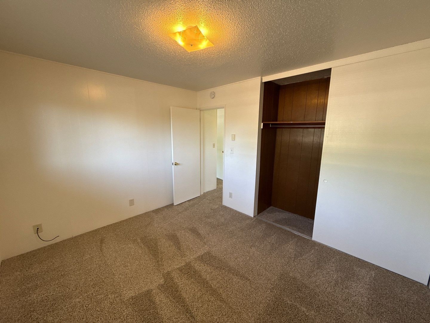 SW Dallas 2 Bed, 1 Bath, 2nd Floor Apartment, W/S/G Paid, AVAILABLE NOW! property image